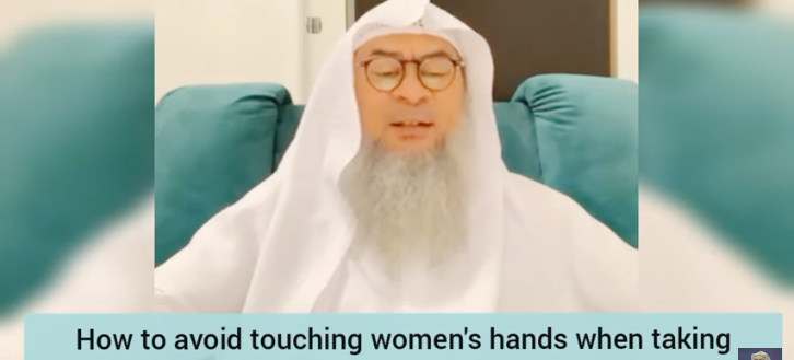 How 2 avoid touching women's hands when taking, returning money?