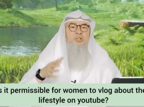 Women, Daees.. vlogging / making vlogs about about their lifestyle on YouTube