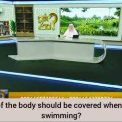 What parts of body must be covered when a man goes swimming (Man's Awrah)