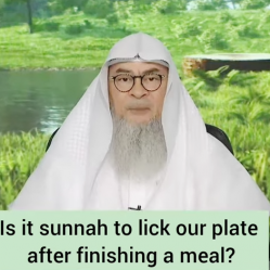 Is it sunnah to lick fingers & plate after eating?