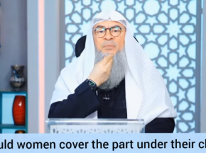 Should women cover the part under their chin (while praying)?
