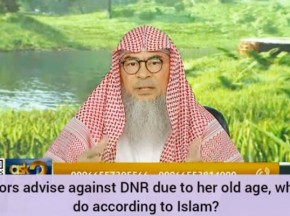 Doctors advise against DNR due to her old age, what to do according to Islam?