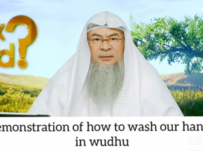 Demonstration of how to wash our hands in wudu