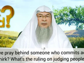 Praying behind an Imam who does Shirk, gives Taweez etc? Ruling on Judging people