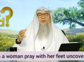 Can a woman pray with her feet uncovered?