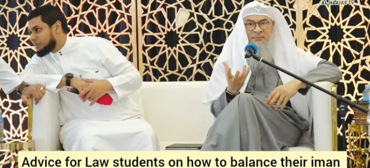 Advice to students on how to balance between their Iman & haram things taught at Uni assim al hakeem